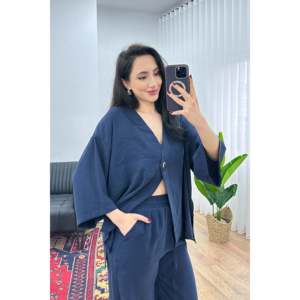 Conjunto de Blusa Cruzada de Mezcla de Modal y Viscosa para Mujer LUSTRIN y Pantalones Anchos de Cintura Alta con Cinturón - Azul Marino - Product Image 3