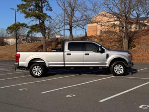 Ford Super Duty F-350 SRW 4x4 Crew Cab XLT 2022, moteur diesel turbo V8 6,7L Powerstroke 4V OHV, B20, pick-up - Product Image 4