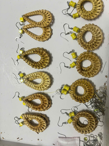 ผลิตภัณฑ์ยอดนิยมต่างหูหวายที่ไม่เหมือนใครเพื่อให้เข้ากับเครื่องแต่งกายทุกฤดูร้อนต่างหูหวายเหล่านี้เหมาะสำหรับโอกาสสบายๆหรือโก้ - Product Image 4