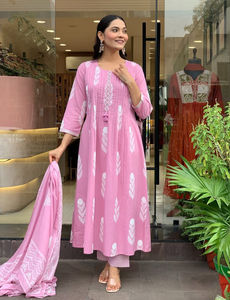 Ensemble pantalon Kurti long élégant pour femmes Costume de festival ethnique à col rond Robe traditionnelle indienne Vente en gros directe d'usine Fabricant - Product Image 3