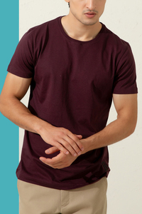 T-shirt léger à col en V pour homme grande taille, confortable, à manches courtes, tricoté, motif uni, anti-plis, avec logo personnalisé, idéal pour l'été - Product Image 5