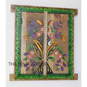 Panneau de fenêtre en bois fait main avec motif floral peint à la main - Product Image 4