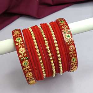 Bracelet jonc indien en velours acrylique antique ethnique floral fausse perle ensemble de bijoux traditionnels indiens pour femmes, rouge - Product Image 1