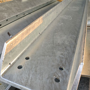 Poutre structurelle en acier galvanisé industriel, profilé en C, revêtement en zinc, support de charge lourde pour les bâtiments, les infrastructures, personnalisable - Product Image 1