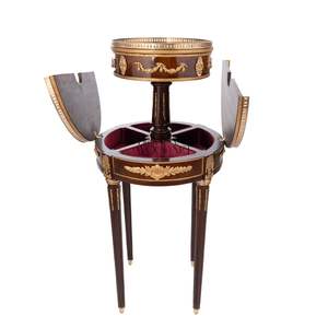 Mesa Auxiliar Redonda de Madera de Lujo con Compartimentos de Almacenamiento Ocultos de Terciopelo y Detalles Ornamentales de Latón Dorado para Interiores Clásicos - Product Image 1