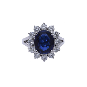 Bague Halo Diamant 1.2CTW en Or Blanc 14K avec Saphir Bleu Ovale à Tige Fendue et Accents de Diamant Rond Brillant - Product Image 1