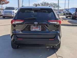 Toyota RAV4 XLE Premium 4dr SUV 2021, usado en buen estado. - Product Image 5