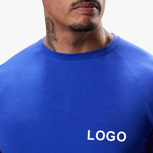 T-shirt respirant pour hommes avec manches athlétiques et vêtements de sport de compression avec logo personnalisé - Product Image 4
