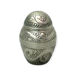 Élégante urne funéraire gravée argentée et bleue avec motifs détaillés pour un souvenir élégant des cendres - Product Image 5