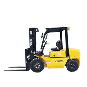 Chariot élévateur robuste avec une forte capacité de levage pour usage industriel - Product Image 3