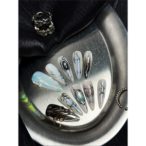 Vernis à ongles liquide Eclipse Press-On pour un design d'ongles unique - Product Image 4