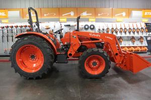 รถแทรกเตอร์คูโบต้า L41154 ขนาดเล็ก 42 แรงม้า ขับเคลื่อน 4 ล้อ สีแดง สำหรับงานเกษตร - Product Image 3