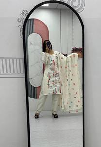 Vêtement Kurti pour femmes adultes, style ethnique indien pakistanais moderne, pour les fêtes, de haute qualité, en coton Khadi, avec de riches broderies au fil - Product Image 4