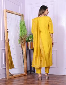 El último diseñador Pure Viscose Muslin Silk Hand Work Kurti Set de Fab Zone - Product Image 3