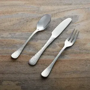 Juego de Cubiertos Modernos de Acero Inoxidable, 4 Piezas, con Acabado Dorado, Perfecto para el Hogar, la Cocina y Fiestas - Product Image 4