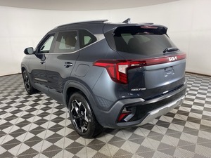 Diseñado para lo mejor de lo mejor: el nuevo Kia Seltos EX 2024. Elegante, espacioso y bien equipado. - Product Image 3