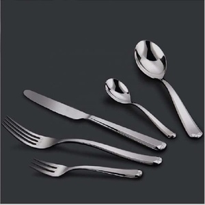 Venta al por mayor de cubiertos de acero inoxidable chapados en plata de diseñador martillado de mango largo personalizar cuchillo y tenedor cucharas conjunto - Product Image 3