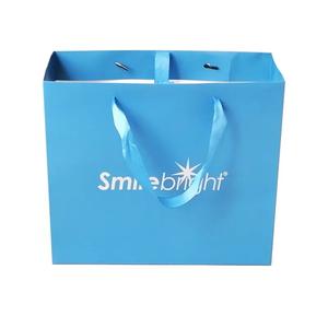 Sac cadeau en papier kraft avec logo personnalisé-Sacs à provisions recyclés pour la fête, les chaussures et la mode - Product Image 2