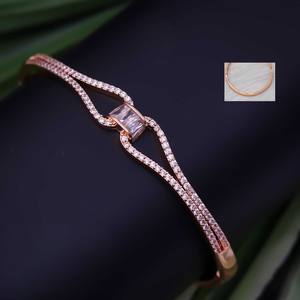 Bracelet ouvert moderne pour femme plaqué or, zircone cubique (AD), acier inoxydable de haute qualité, serti en canal, pour les occasions spéciales - Product Image 3