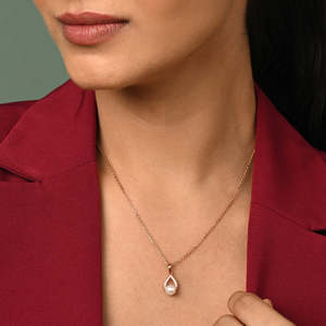 Pendentif en argent avec perle d'eau douce de Kashmir, serti clos, et chaîne élégante avec technologie d'incrustation - Product Image 3