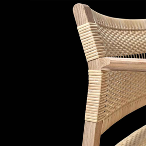 Silla de comedor de ratán tejido moderno con marco de madera clara - Product Image 4