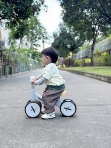 Trottinette d'équilibre sans pédales à quatre roues pour enfants, pour les tout-petits de 1 à 3 ans, trottinette d'apprentissage pour bébé - Product Image 6