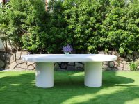Table à manger ovale en béton blanc minimaliste moderne faite à la main avec base à double piédestal rond pour les espaces de villas, d'hôtels et de patios
