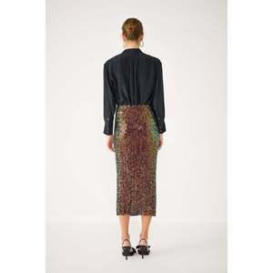 Falda Midi Informal de Talla Grande, Mezclilla, Satén, Seda, Tejida, con Modelo Mega Merchant 35576 - Product Image 5