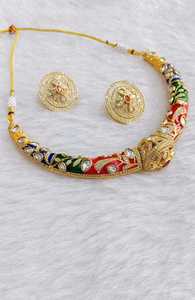 Ensemble de collier Royal Gulab Meenakari Heritage Regal Artistry orné de pierres Kundan taillées en miroir pour les mariages, les fêtes et les fiançailles - Product Image 2