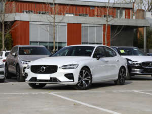 ไฟหน้า LED รถซีดานปี 2023 พร้อมกุญแจรีโมทแบบ Turbo ชุดแต่งรอบคัน โช้คอัพหน้า สภาพดี เบาะหนังด้านซ้าย ระบบขับเคลื่อนล้อหน้า ระบบควบคุมความเร็วอัตโนมัติ ล้อแม็ก R17 มาตรฐานยูโร 6 - Product Image 2