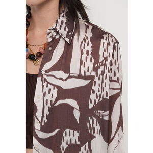 Camicia da donna oversize con motivo misto e design digitale - Product Image 1