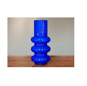 Vase à fleurs en métal de forme antique nouvellement conçu avec une finition enduite de poudre de couleur brillante pour un charmant accent de maison classique - Product Image 6