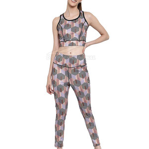 Ensemble de yoga à motif solide pour femmes, vêtements de fitness personnalisables avec conception de sublimation - Product Image 1
