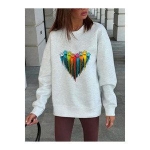 Unisex Oversize t-shirt con graziose zampe stampato Design invernale cotone biologico moda sostenibile - Product Image 2