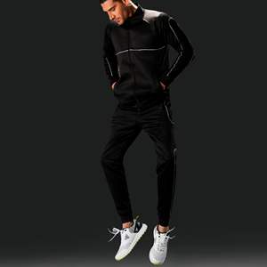 Chándal de hombre ajustado con logotipo personalizado de poliéster 100% de alta calidad negro con diseño de panel transpirable Venta en línea - Product Image 4