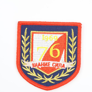 Insignias de Hilo Metálico con Diseño Innovador, Hechas a Máquina, Bordado con Hoja de Oro - Product Image 4