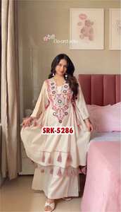 Match parfait ensemble élégant traditionnel 2 pièces pour les femmes vêtements de fête à séchage rapide comprend haut et bas - Product Image 3