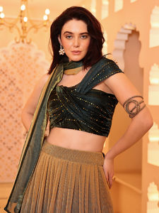 Ensemble glamour Shaded Lehenga avec chemisier à paillettes et Dupatta fluide - Product Image 2