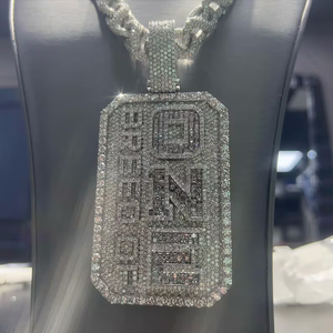 จี้เพชรโมอิสซาไนต์ทรงตัวอักษรแบบกำหนดเอง Iced Out VVS สไตล์ฮิปฮอป เงินแท้ 925 ประดับเพชรหรูหรา รูปทรงสี่เหลี่ยม ของขวัญสุดหรูสำหรับเธอ - Product Image 2