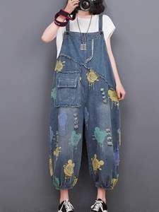 Meilleure salopette courte en jean pour femme, délavée clair, respirante, écologique, style vintage, boutonnée, tendance, pour l'été - Product Image 2