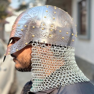 Casco de guerrero vikingo Armadura de acero grabado medieval con cota de malla y forro - Product Image 1