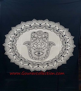 Hamsa Gad Tapices colgantes de pared con estampado en blanco y negro Sábana de tela de algodón Tamaño único para decoración del hogar. - Product Image 1