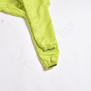 Chaqueta de lluvia ligera de nuevo diseño para exteriores 2025, abrigo impermeable con capucha, chaqueta cortavientos impermeable transpirable para lluvia de invierno - Product Image 3