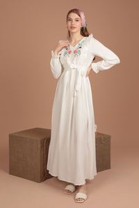 Robe maxi à col en V respirante en tissu Aerobin naturel à fleurs douces pour femmes, vente en gros - Product Image 6