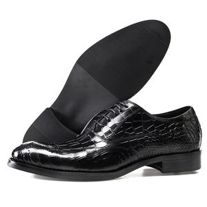 Nuevos zapatos brogue de estilo británico para hombres jóvenes con diseño de cordones, calzado informal de negocios de cuero genuino. - Product Image 5