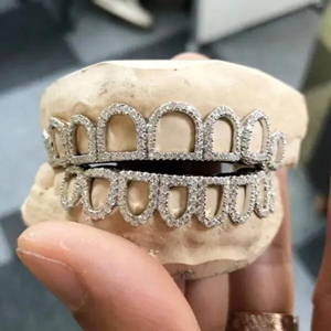 ฮิปฮอปที่กำหนดเอง925เงินฟัน grillz เย็นออก Moissanite เพชร grillz ฟันเงินเครื่องประดับราคาที่ดีที่สุด - Product Image 3