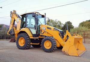 Chargeuse-pelleteuse CAT 420F de fabrication industrielle, équipement de construction lourd, capacité de charge nominale de 200 tonnes, moteur diesel, roulement fiable - Product Image 3