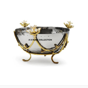 Bols à fruits contemporains en métal avec un artisanat d'inspiration dorée, idéaux pour les accents de table ou comme bols de rangement pour fruits - Product Image 2