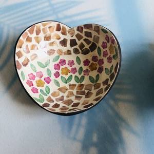 Fabrication d'usine Hawaii Noix De Coco Smoothie Bol Coeur Forme Perle Incrustation Pour Les Fêtes Ou La Restauration Pas Cher Prix De Gros - Product Image 2