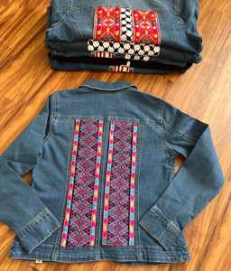 แจ็กเก็ตมีฮู้ดสำหรับผู้หญิงเสื้อยีนส์ลำลองทรงสตรีทแวร์เสื้อแจ็กเก็ตผ้าเดนิมแฟชั่นโอเวอร์ไซส์ออกแบบโลโก้ได้ตามต้องการ - Product Image 6